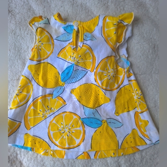 Carter's Bundle of 4 tops for baby girl 0-3 months - Picture 8 of 9